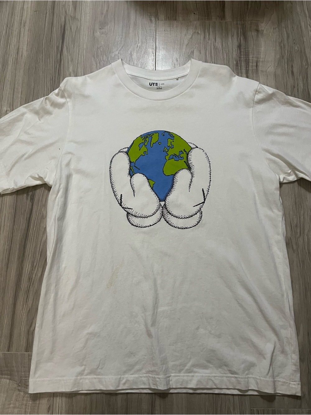 Uniqlo Kaws peace for all tee L
